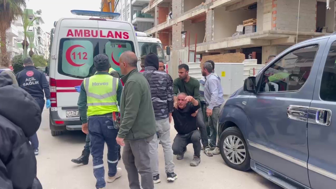 Bir Anlık Denge Kaybı Felakete Dönüştü! Çatıdan Düştü, Babanın Feryadı Yürekleri Dağladı (9)