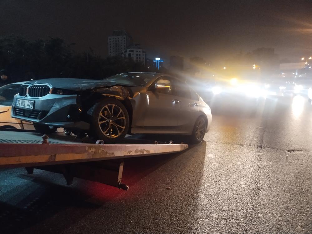 Bir Anlik Dikkatsizlik Kilometrelerce Kuyruk 8 Arac Birbirine Girdi (3)