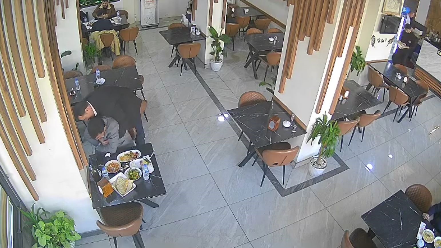 Bir Pirinc Tanesi Az Daha Olduruyordu Sogukkanli Mudahale Hayat Kurtardi (4)