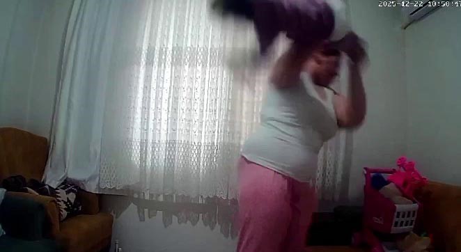 Bir Yaşındaki Bebeğe Annesinden Şiddet! Baba Gizli Kamerayla Ortaya Çıkardı (5)