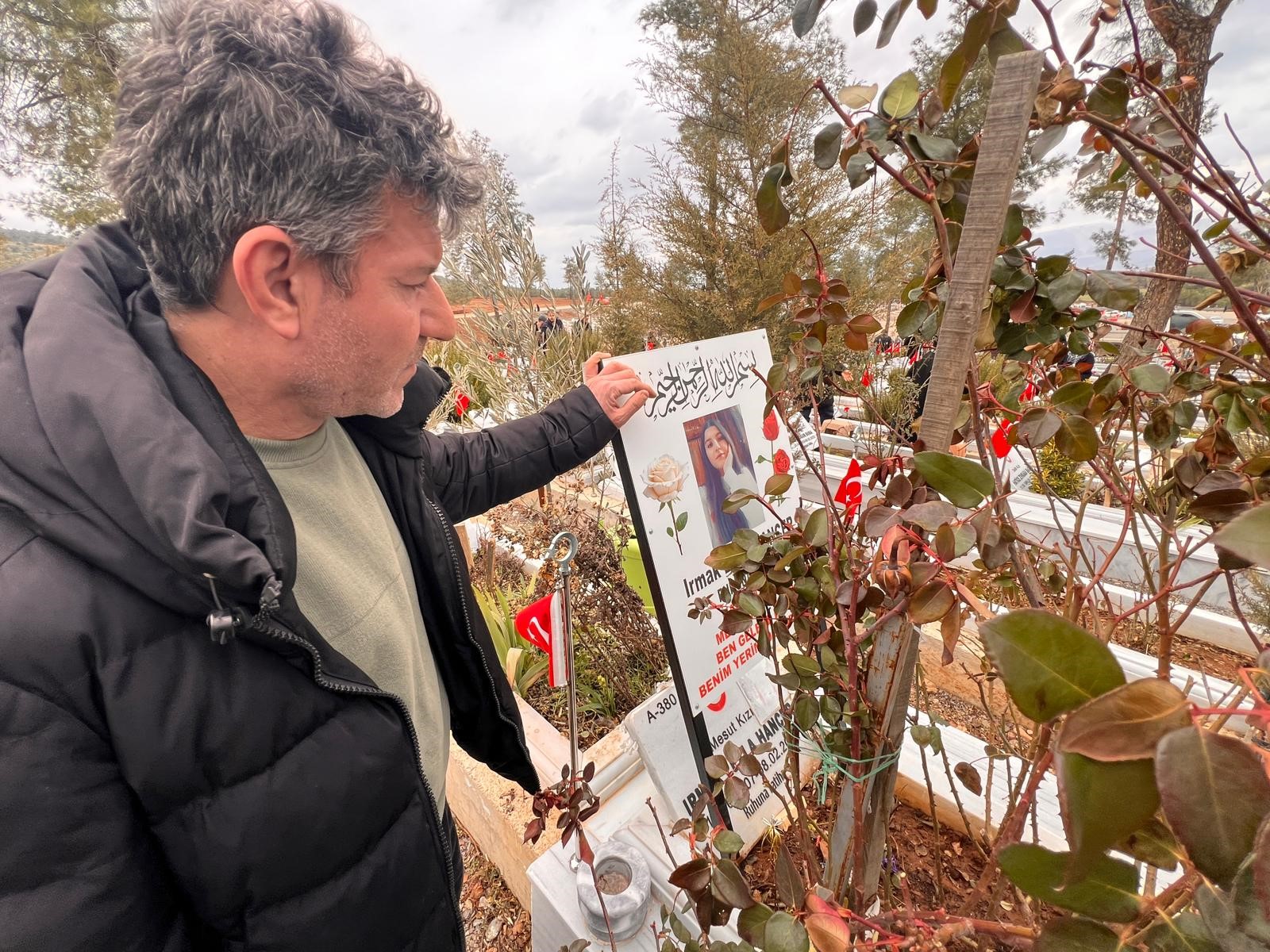 “Biz Yaşayan Bir Ölüyüz” Türkiye’nin Unutamadığı Fotoğrafın Babası 3. Yılda Da Kabrin Başında (5)