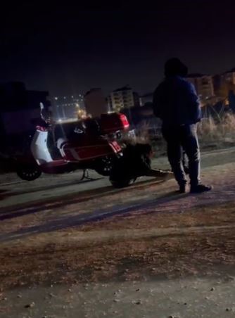 Boş Arazide Kanlı Sabah Park Halindeki Otomobilde Bıçaklanmış Ceset Bulundu (3)