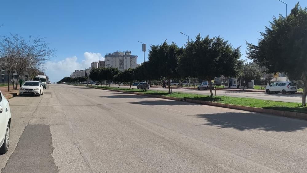 Cep Telefonu Kamerasi Kayittaydi Yerde Baygin Halde Yatan Ogretmenin Uzerinden Aracla (1)-1