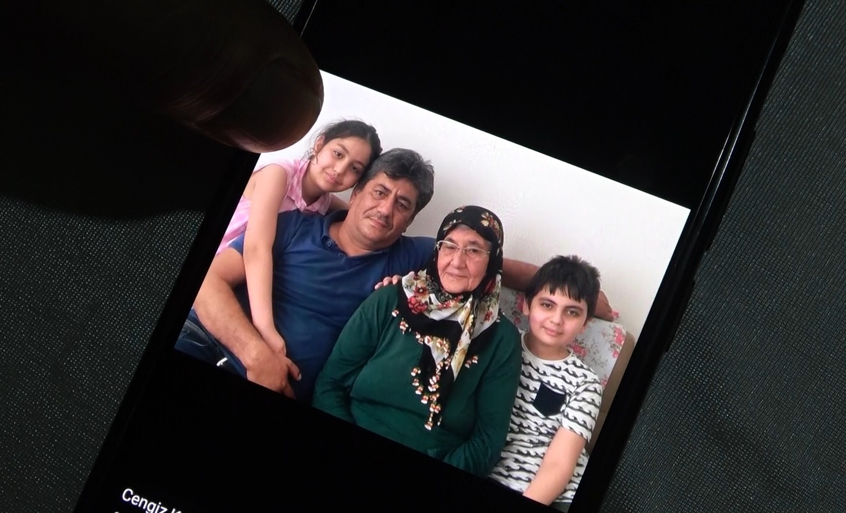 Depremde Kepçesiyle Ailesine Koştu Babasını Kurtardı, Annesinin Cenazesini Çıkardı (3)