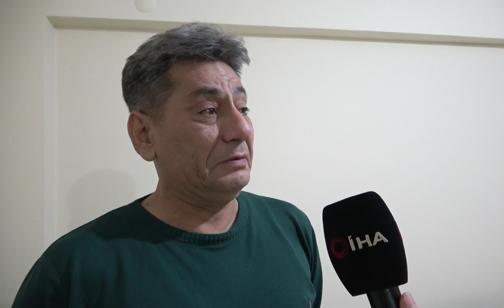 Depremde Kepçesiyle Ailesine Koştu Babasını Kurtardı, Annesinin Cenazesini Çıkardı (7)