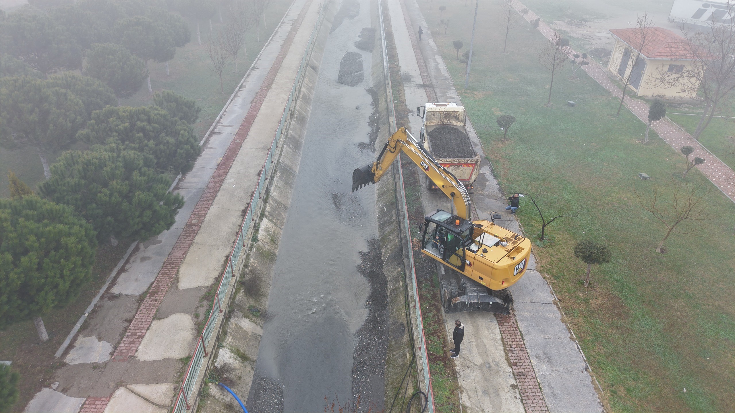 Dereden 150 Kamyon Çöp Çıktı, Görenler Şaşkına Döndü (4)