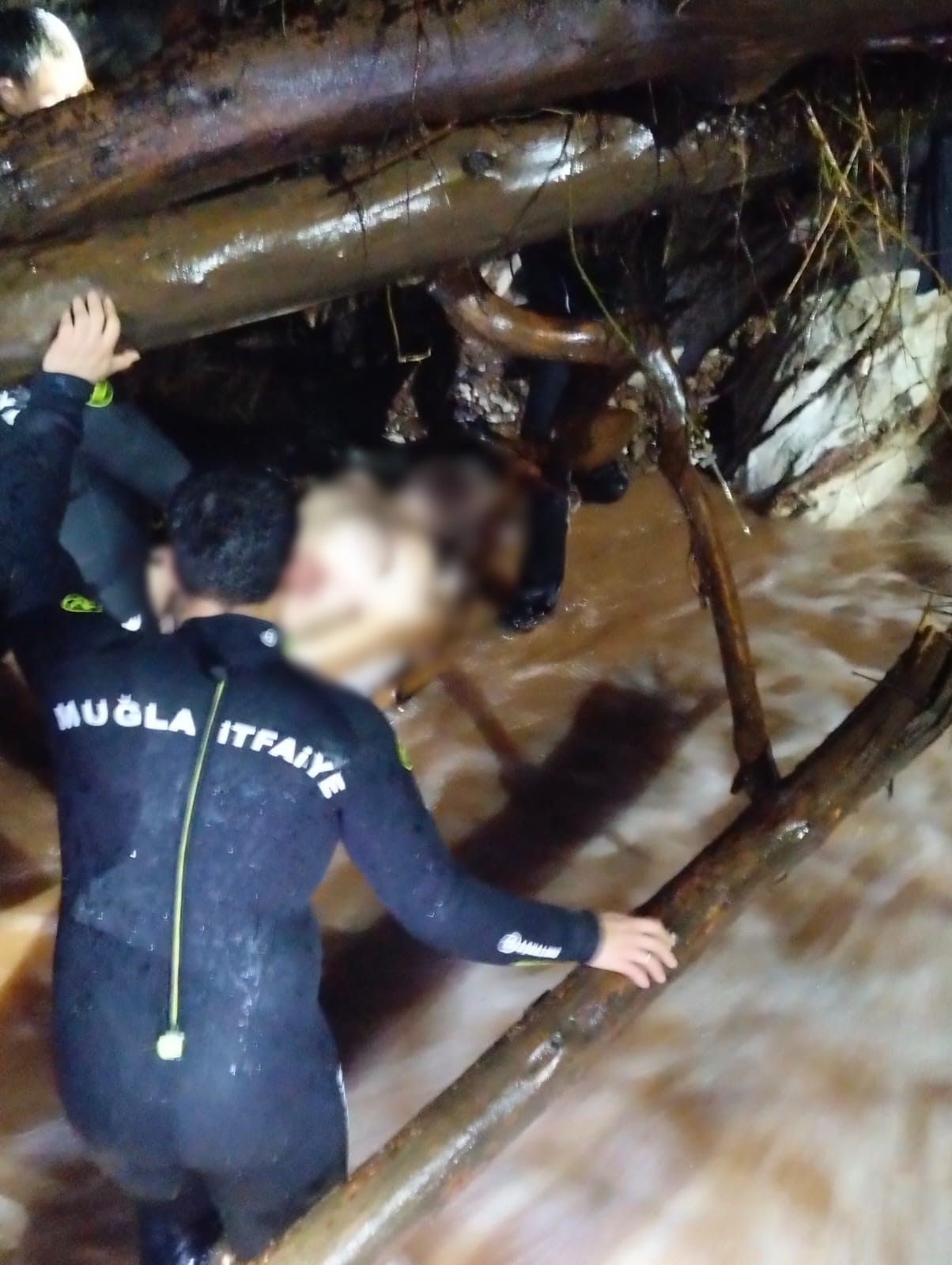 Dereyi Geçmek Istedi, Sele Kapıldı 3 Saat Sonra Cansız Bedeni Bulundu (4)