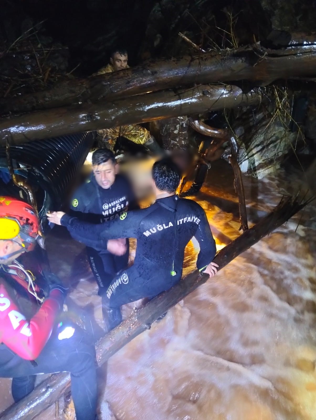 Dereyi Geçmek Istedi, Sele Kapıldı 3 Saat Sonra Cansız Bedeni Bulundu (5)