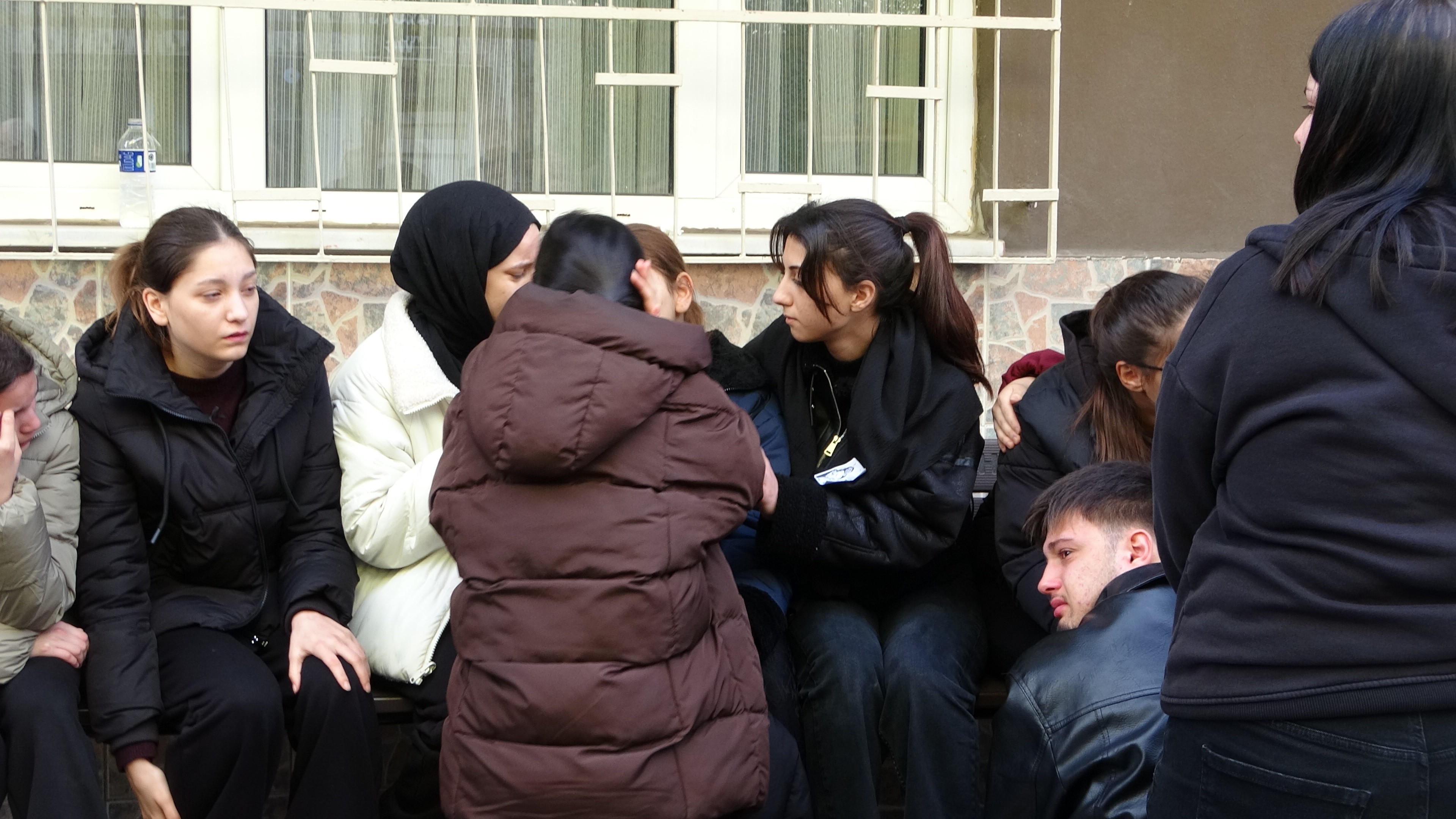 Ders Sirasinda Yere Yigildi Liseli Rabia Kalp Krizine Yenik Dustu (3)