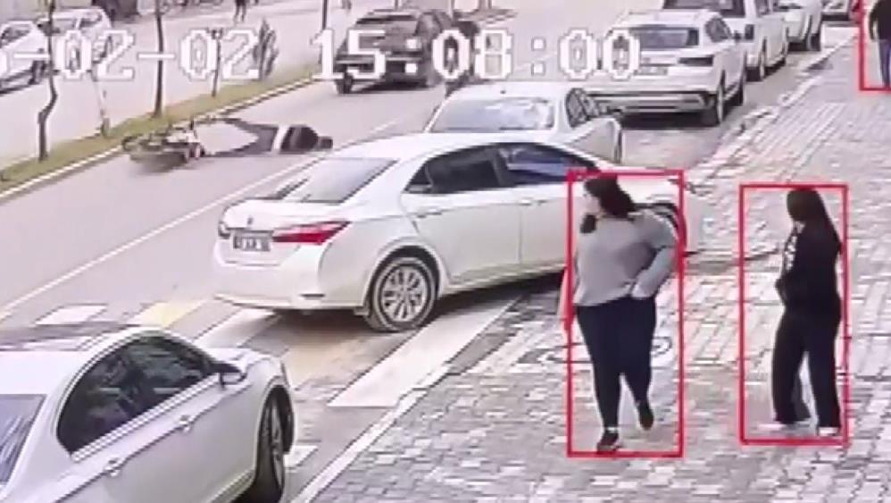 Devrilen Motosiklet Surucusu Metrelerce Suruklendi (2)