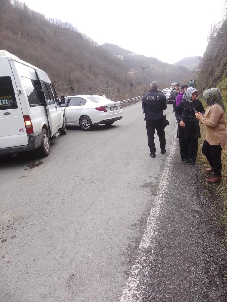 Direksiyon Hakimiyetini Kaybetti Karsidan Gelen Araca Carpti Kaza Ani Saniye Saniye Ka (4)