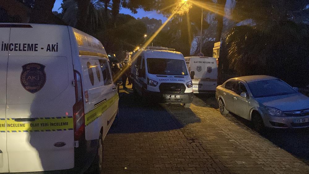 Doktor Ogul Eve Girdi Anne Ve Babasinin Cesetleriyle Karsilasti (4)