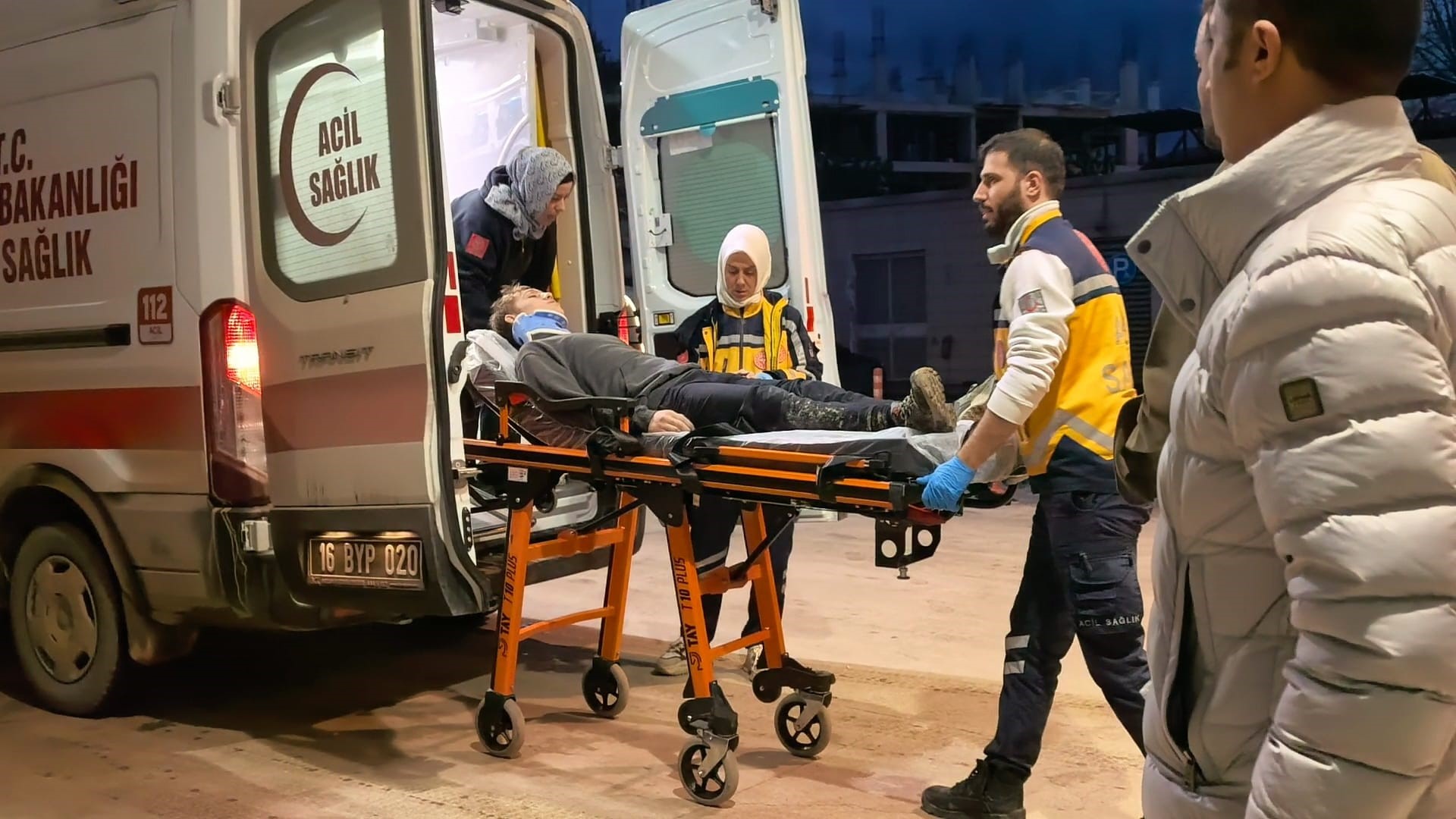 Ehliyetsiz Çocuk Direksiyon Başında, Kaza Anı Kamerada! 8 Öğrenci Yaralı, 4’Ünün Durumu Kritik (2)