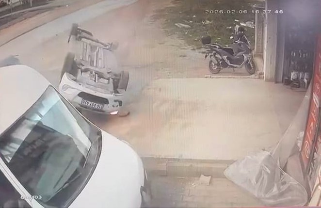 Ehliyetsiz Çocuk Direksiyon Başında, Kaza Anı Kamerada! 8 Öğrenci Yaralı, 4’Ünün Durumu Kritik (4)