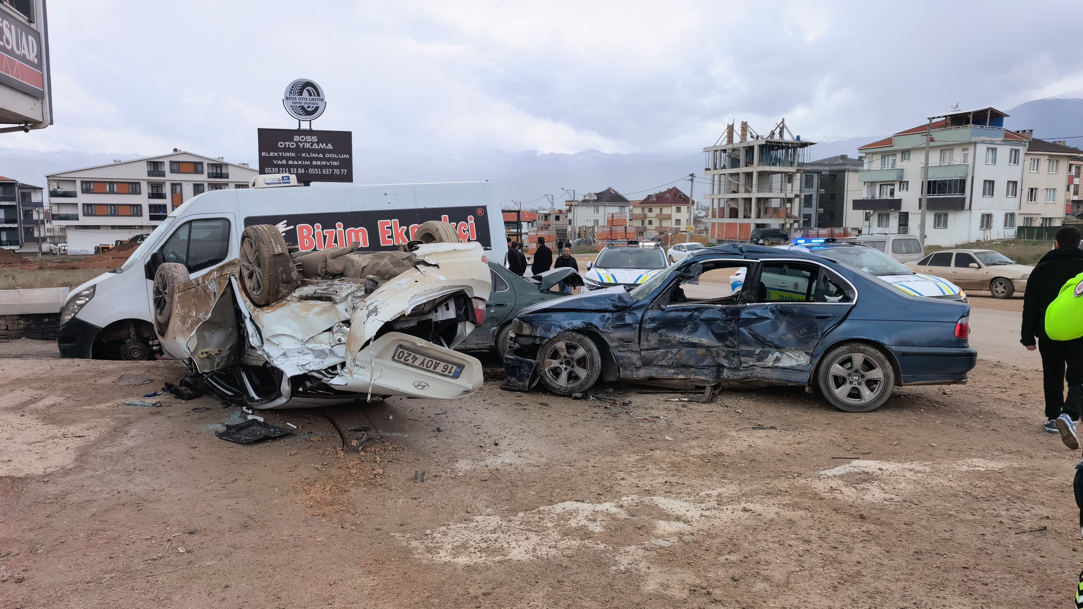 Ehliyetsiz Çocuk Direksiyon Başında, Kaza Anı Kamerada! 8 Öğrenci Yaralı, 4’Ünün Durumu Kritik (5)