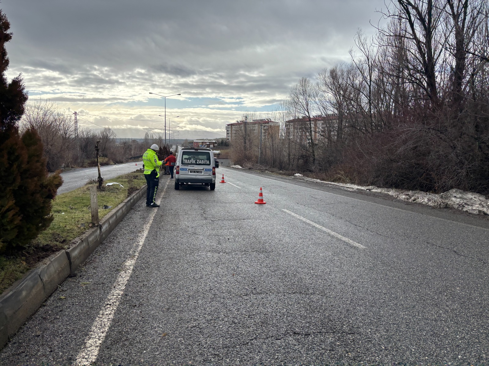 Elektrik Direğini Devirdi, Araç Paramparça Oldu! 24 Yaşındaki Sürücü Olay Yerinde Can Verdi (2)