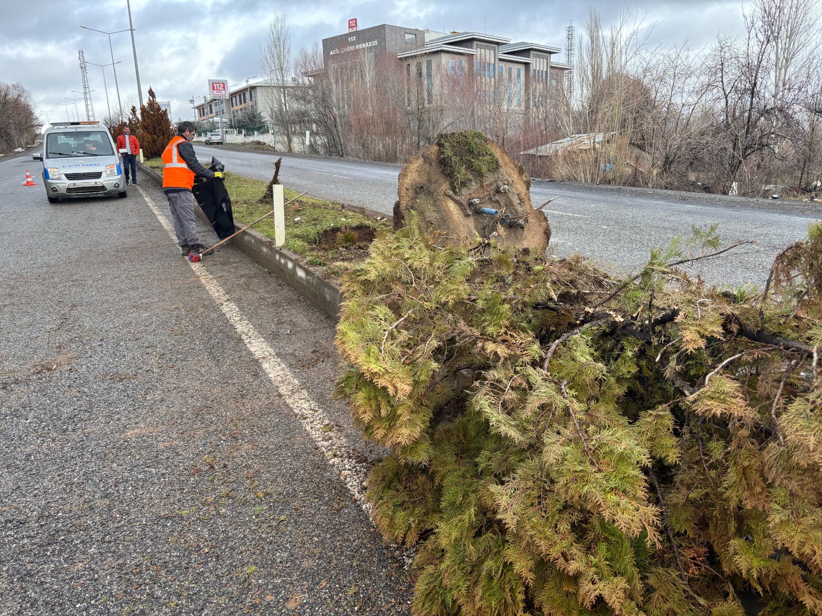 Elektrik Direğini Devirdi, Araç Paramparça Oldu! 24 Yaşındaki Sürücü Olay Yerinde Can Verdi (4)