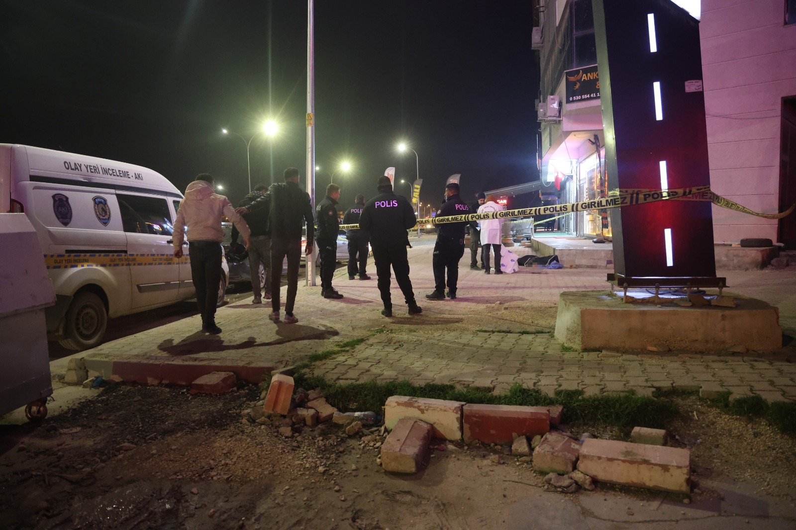 Eşiyle Tartıştı, 5’Inci Kattan Atladı! 5 Çocuk Babası Genç Adam Hayatını Kaybetti (6)