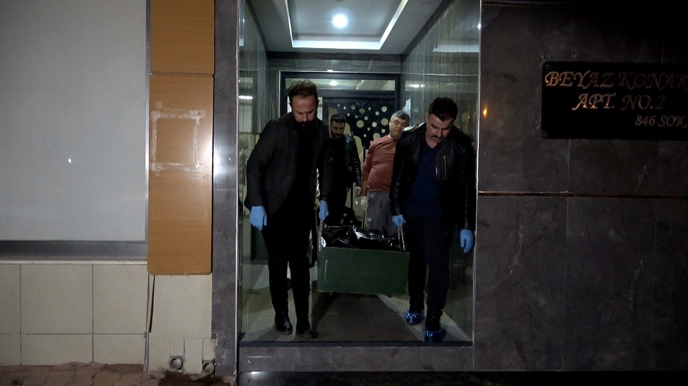 Evde Dehşet Genç Adam Çok Sayıda Bıçak Darbesiyle Öldürüldü (9)