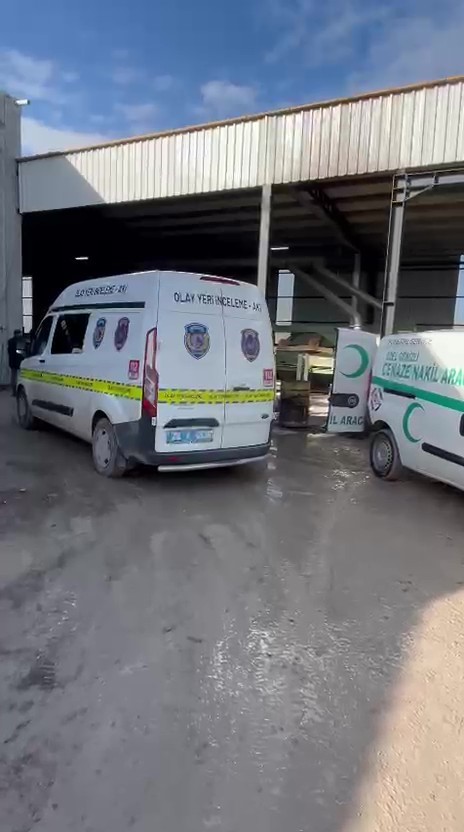 Fabrikada Korkunç Anlar Genç Işçi Iş Başında Hayatını Kaybetti (3)