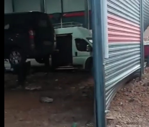 Felaketin Esiginden Donuldu Siddetli Yagis Toprak Kaymasina Neden Oldu (3)