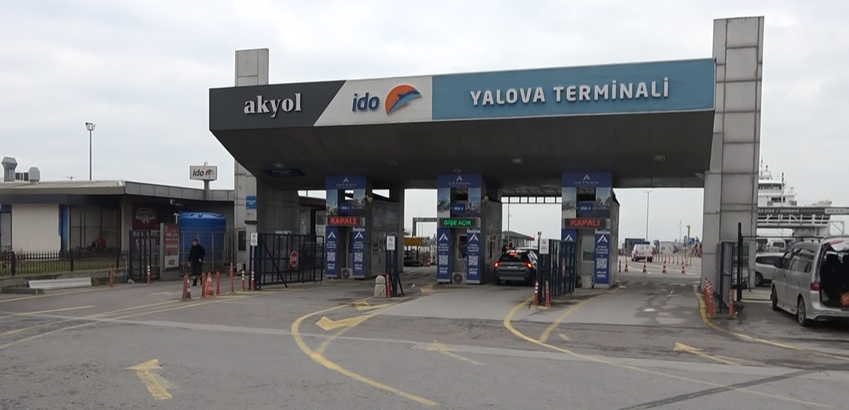 Feribot Iskelesi Açıklarında Sır Ölüm! Deniz Yüzeyinde Kadın Cesedi Bulundu (2)