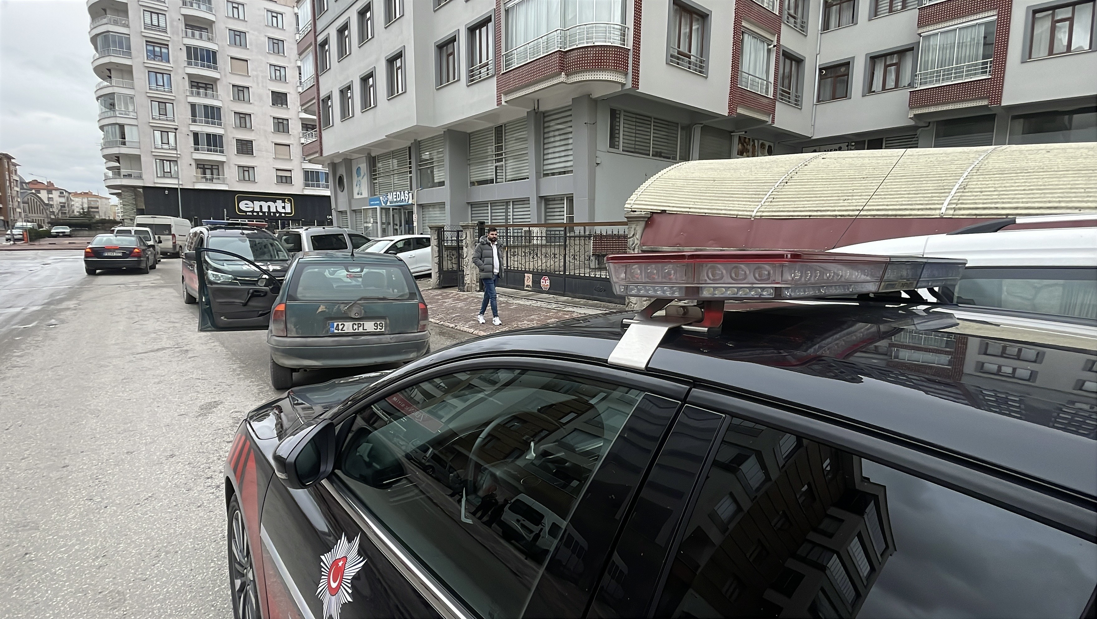 Film Gibi Takip Polisten Kaçarken Uyuşturucuyu Yola Saçtılar (3)