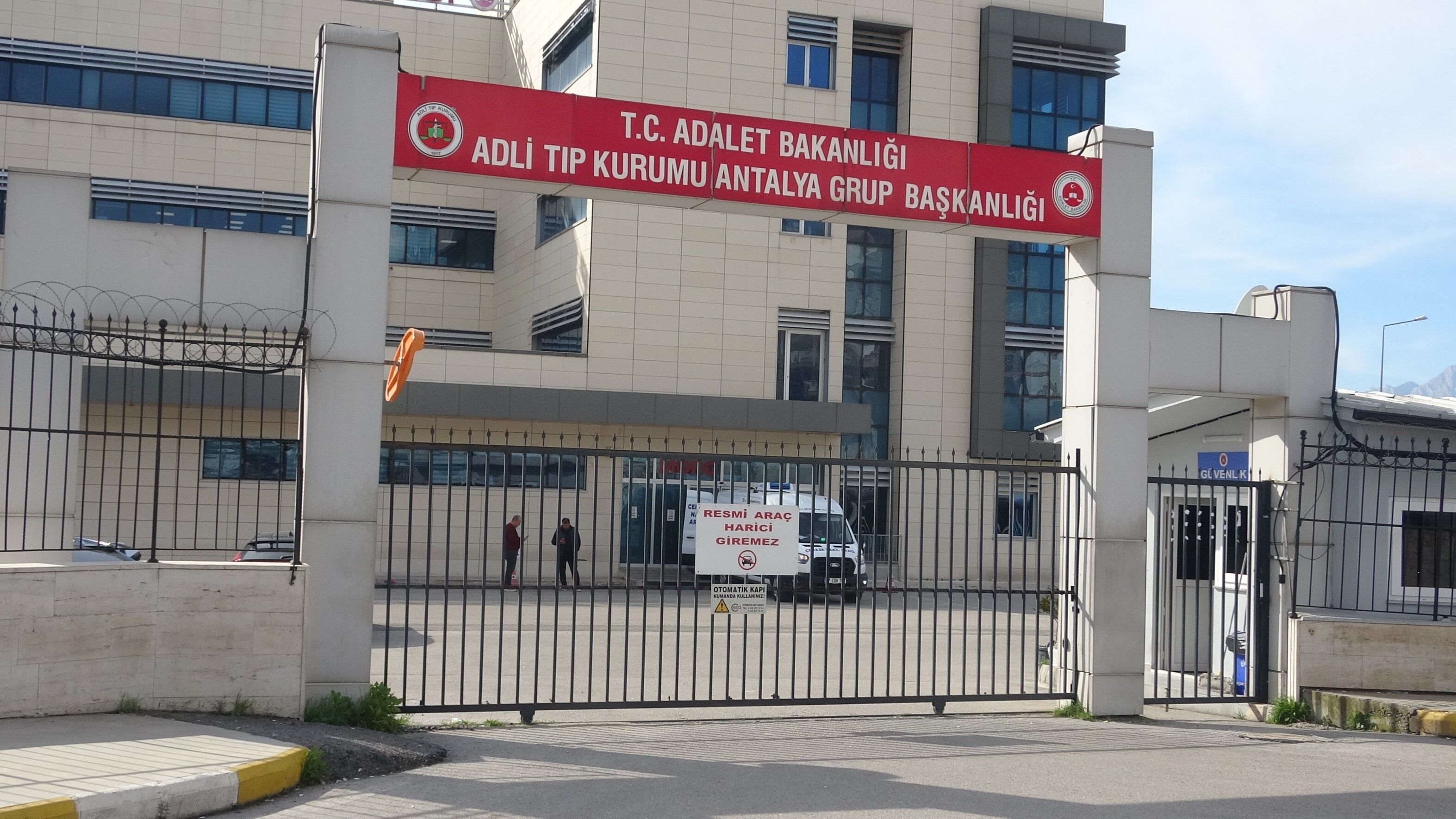 Fırtınalı Gecede Denize Girmişti Boğulma Tehlikesi Geçiren Gençten Acı Haber (7)