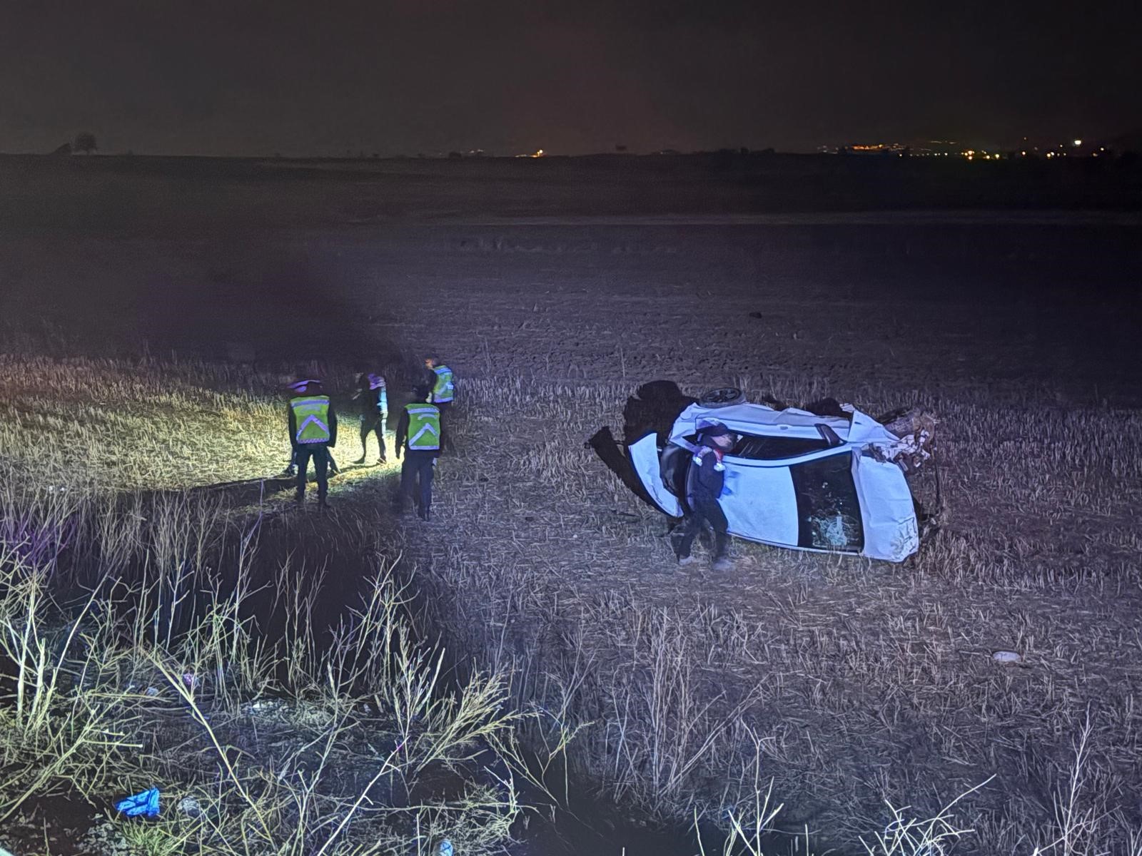 Gece Yarısı Facia Şarampole Yuvarlanan Araçta Ölü Ve Yaralılar Var (3)