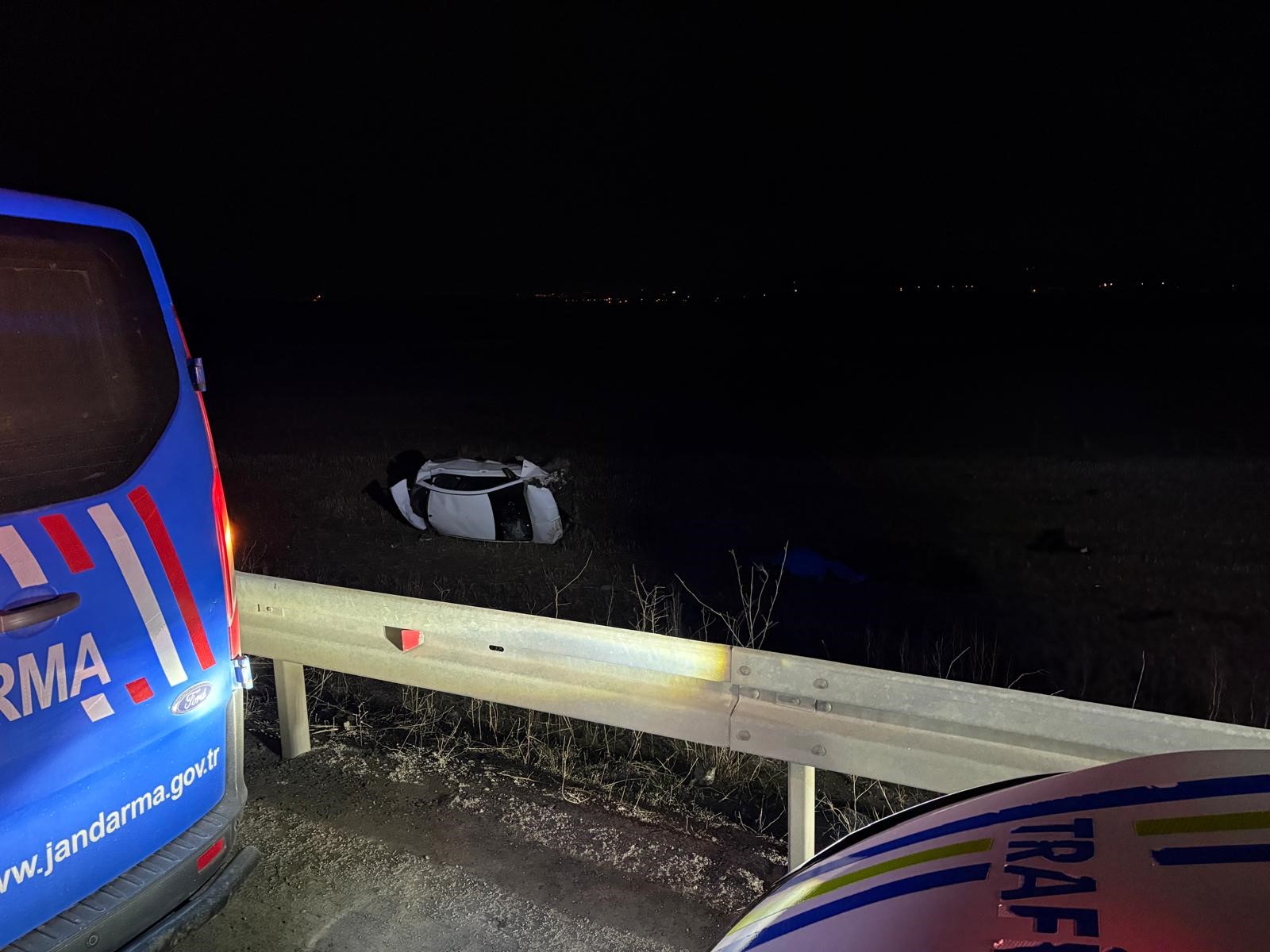 Gece Yarısı Facia Şarampole Yuvarlanan Araçta Ölü Ve Yaralılar Var (7)