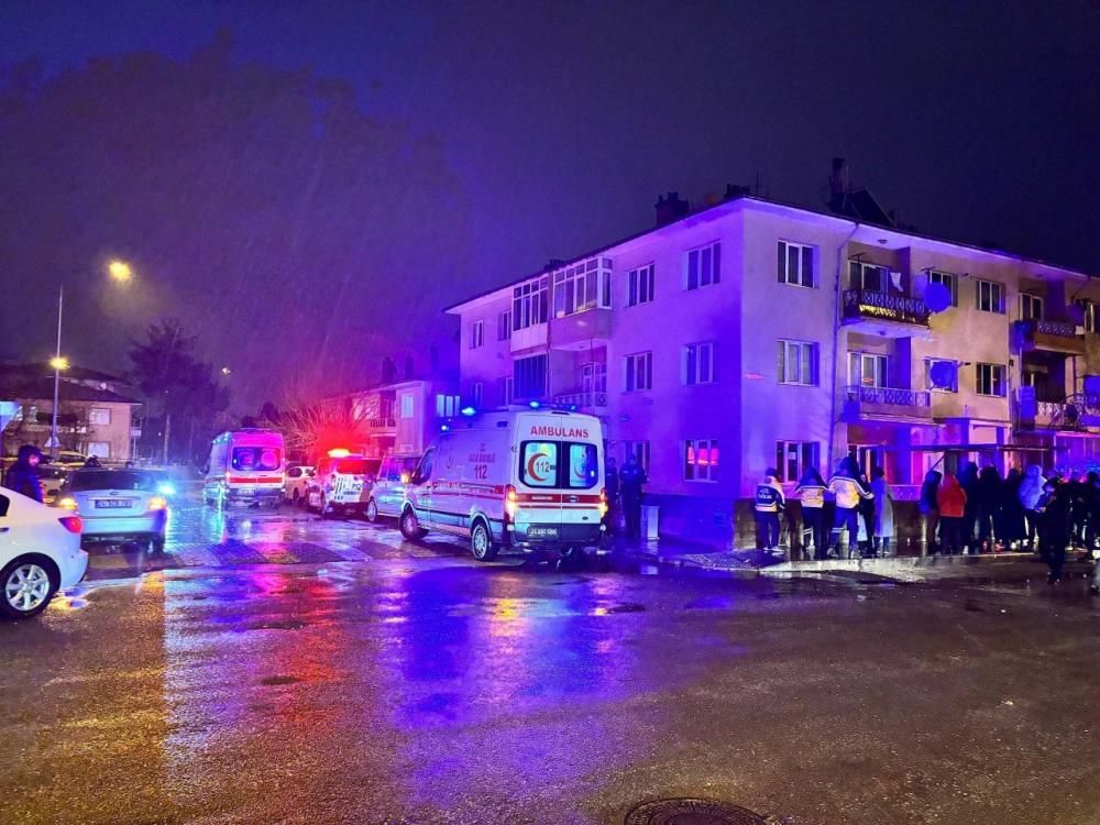 Gece Yarisi Kabus Engelli Kadinin Evinde Basladi Tum Apartmani Sardi (2)