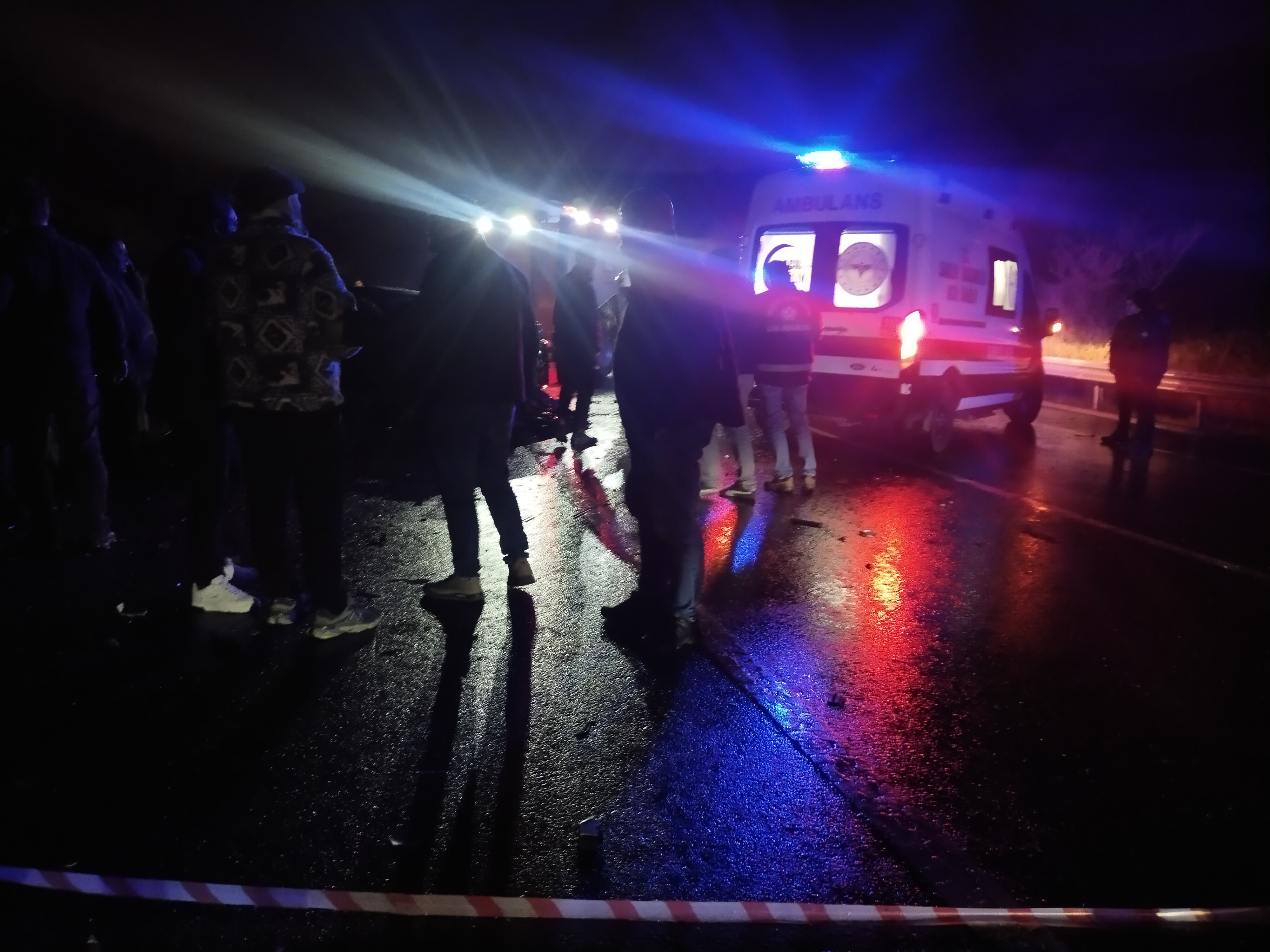 Gece Yarısı Ölümcül Çarpışma! 1 Ölü, 5 Yaralı (2)