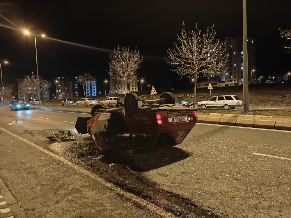 Geceyi Kabusa Ceviren Kaza Otomobil Takla Atti 4 Kisi Hastanelik Oldu (2)