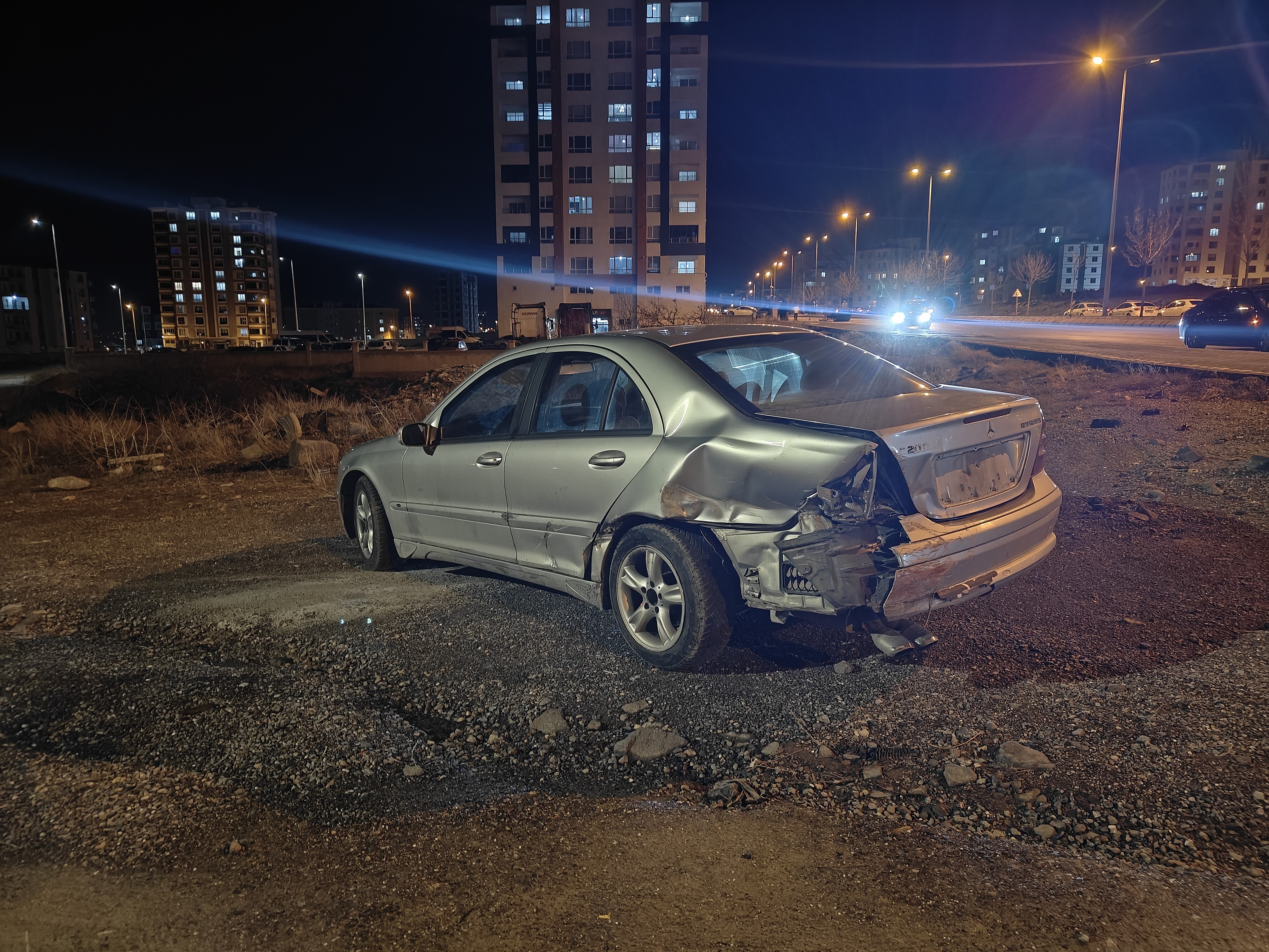 Geceyi Kabusa Ceviren Kaza Otomobil Takla Atti 4 Kisi Hastanelik Oldu (3)