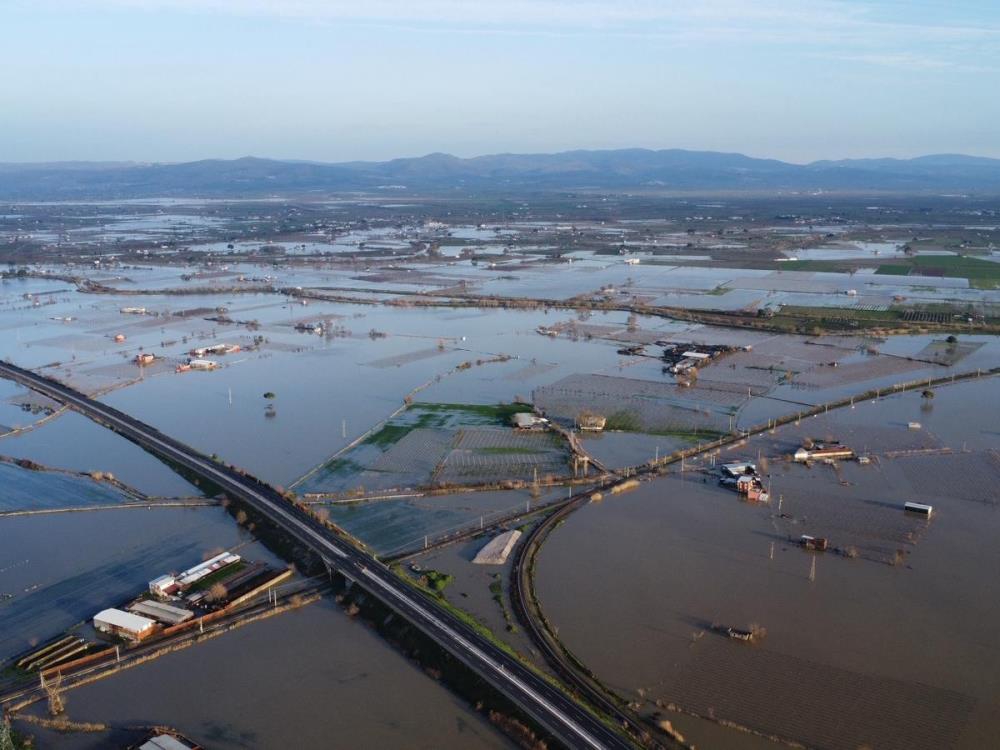 Gediz Tasti Buyuksehir Seferber Oldu 44 Kisi Ve 127 Hayvan Kurtarildi (3)