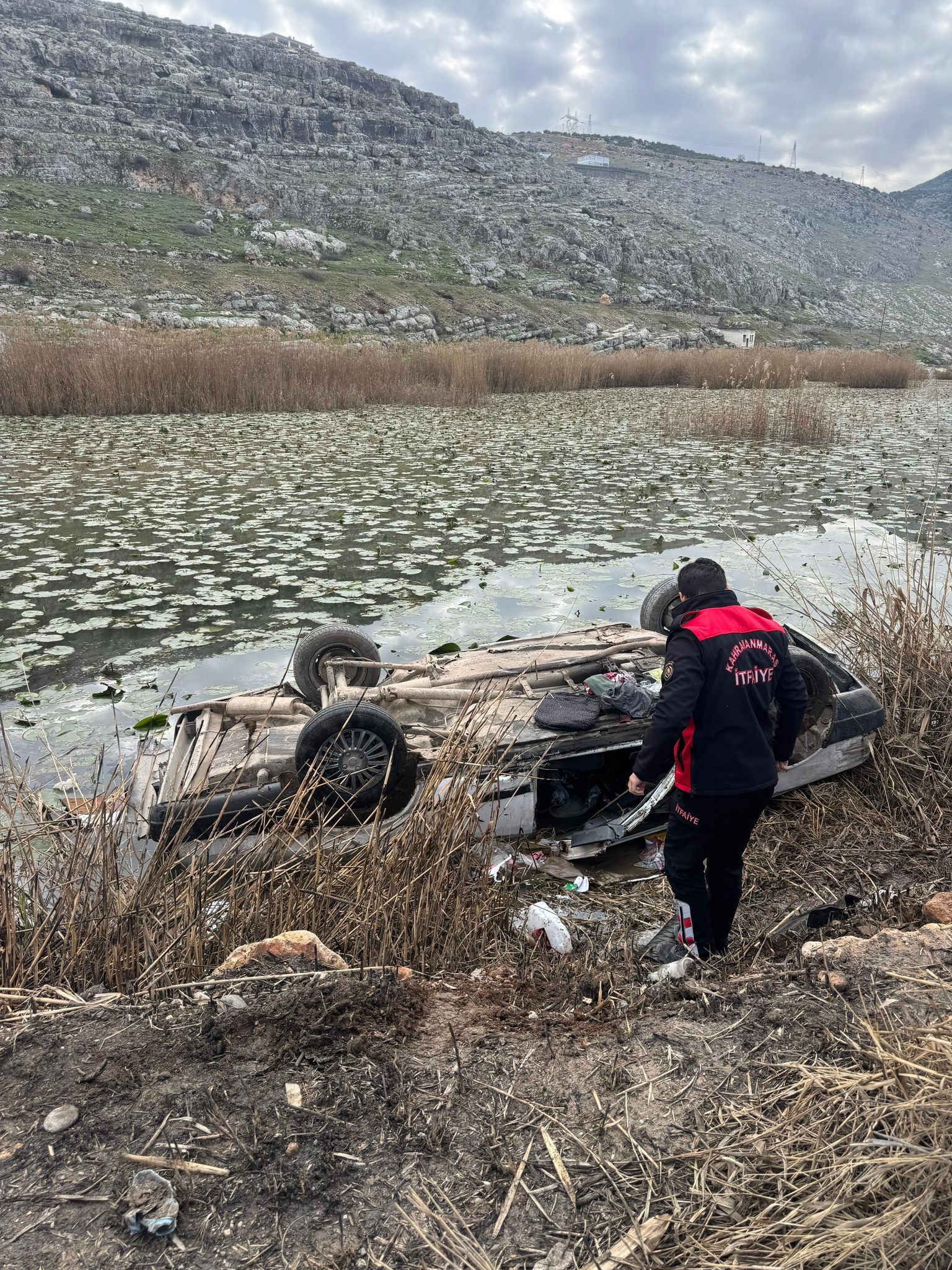 Gölete Uçan Araçta Acı Son! 78 Yaşındaki Sürücü Kazada Hayatını Kaybetti (3)