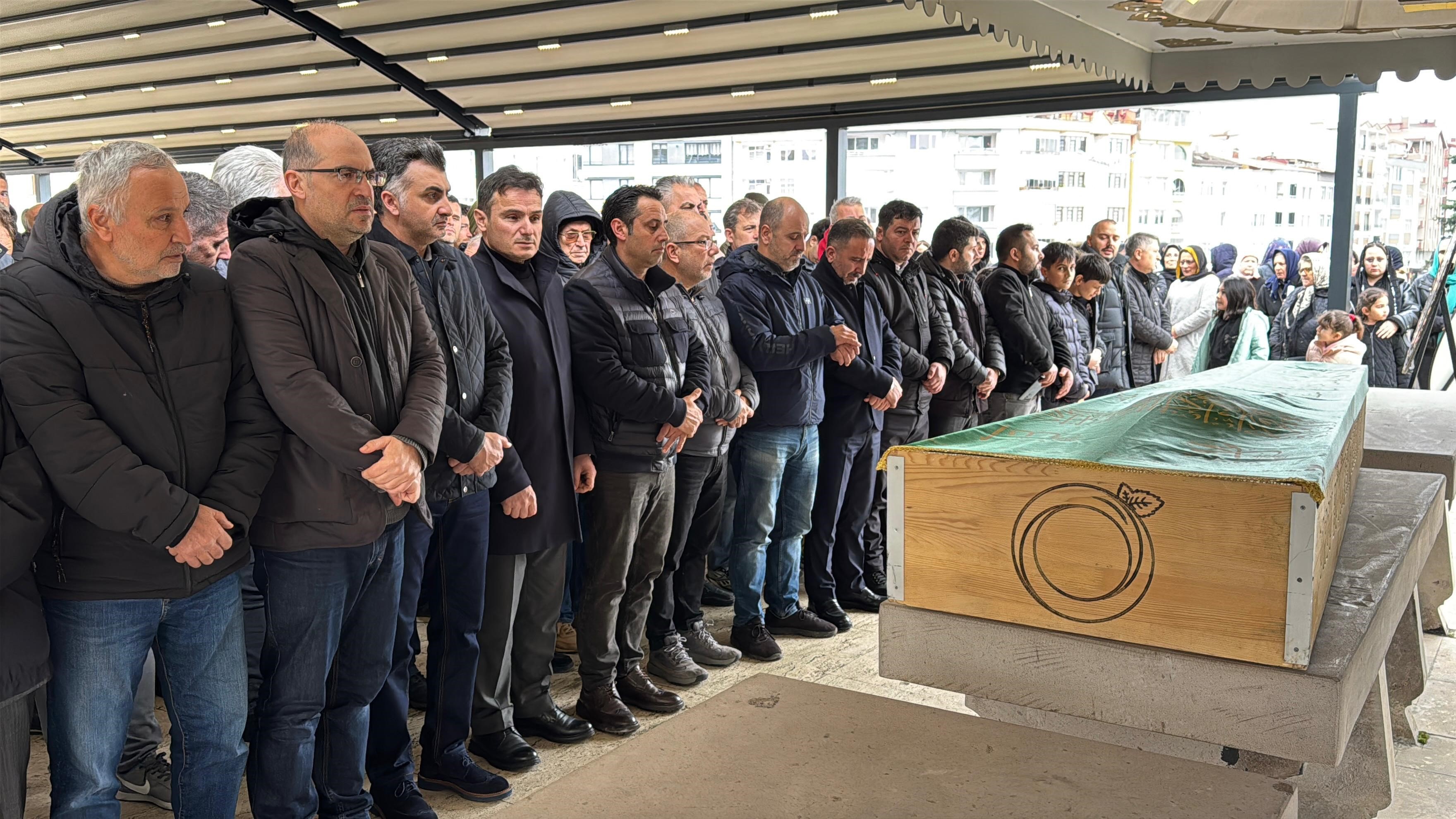 Halı Sahadaki Son Maçı! 43 Yaşındaki Öğretmen Kalbine Yenildi (5)