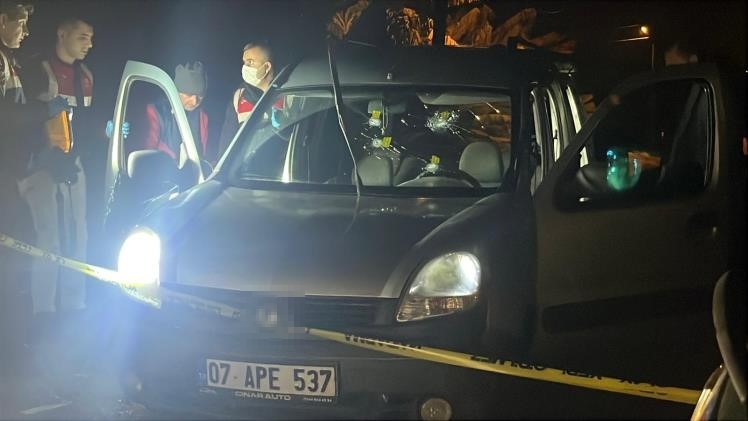 Hareket Halindeki Araca Kurşun Yağdırdılar! 25 Yaşındaki Yolcu Kurtarılamadı (10)