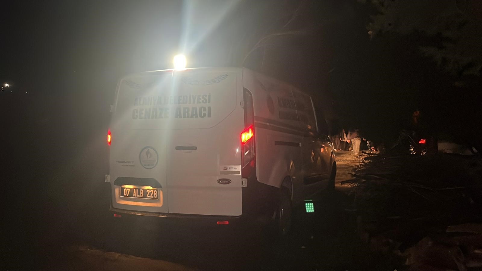 Hareket Halindeki Araca Kurşun Yağdırdılar! 25 Yaşındaki Yolcu Kurtarılamadı (6)