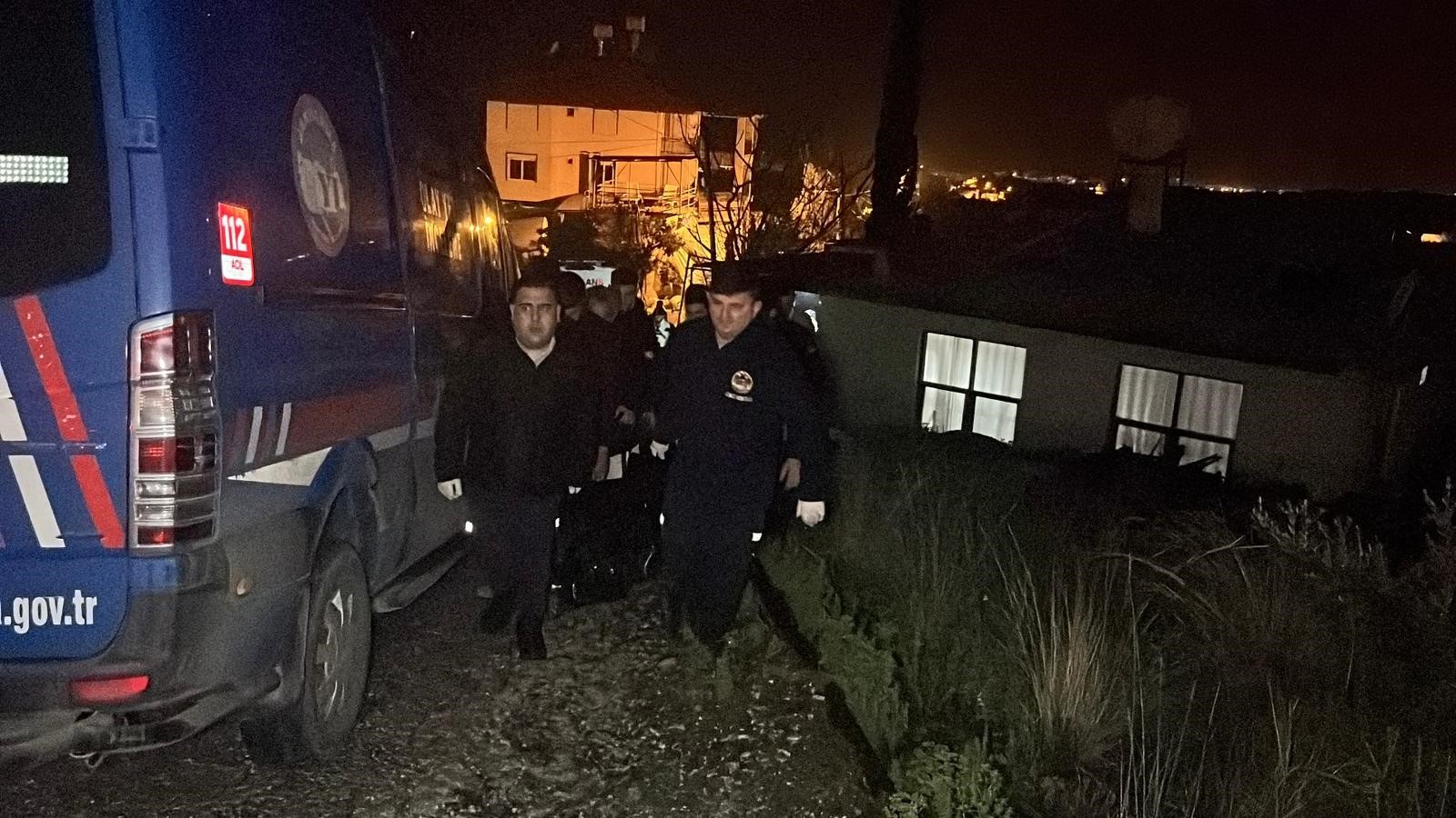 Hareket Halindeki Araca Kurşun Yağdırdılar! 25 Yaşındaki Yolcu Kurtarılamadı (7)