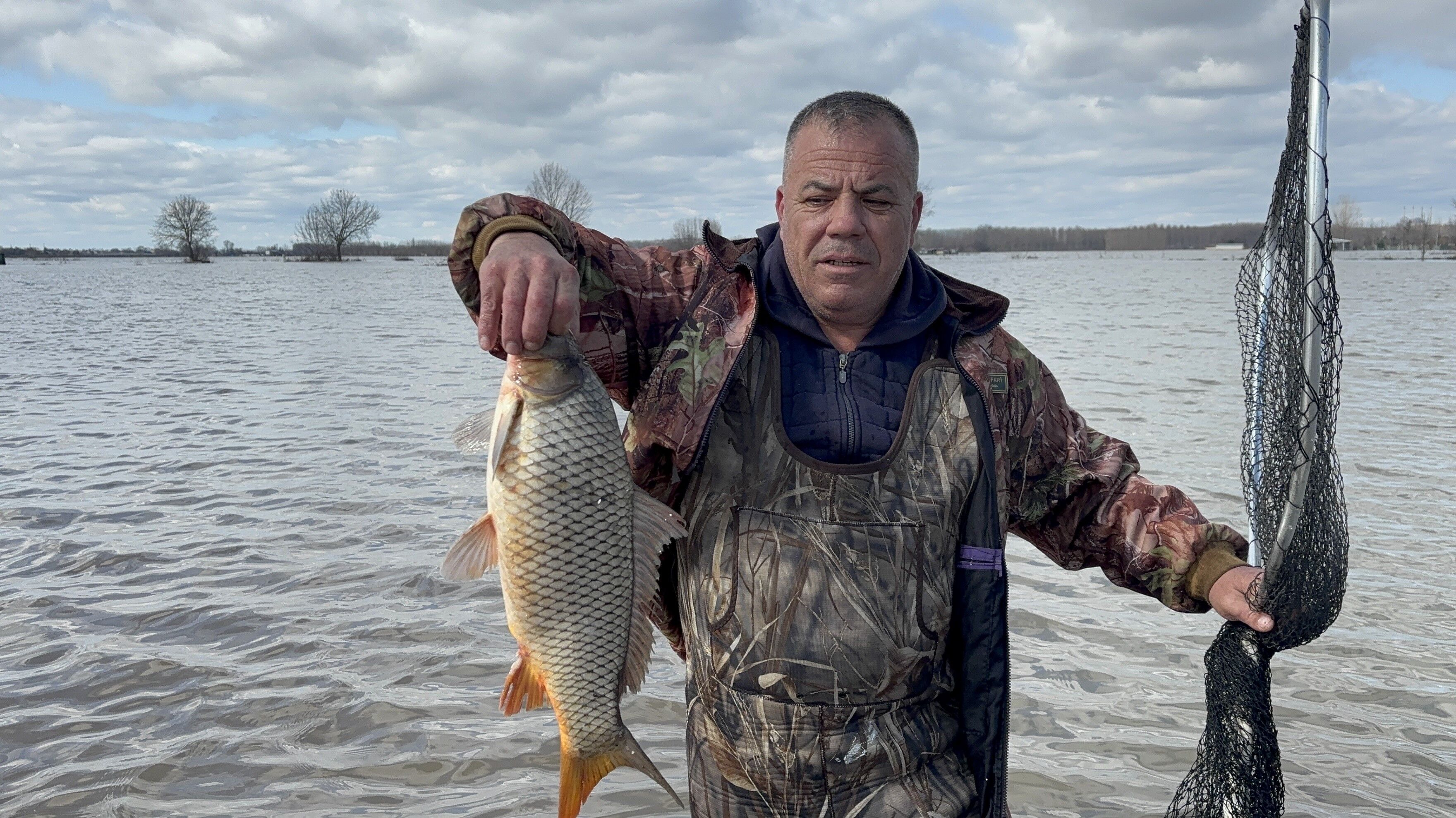 Hasat Yerine Balik Topladilar Tarlanin Ortasinda Sazan Surprizi (3)