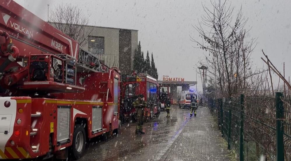 Hastane Yemekhanesinde Korkutan Yangin Itfaiye Ve Saglik Ekipleri Mudahale Etti Can Ka (2)