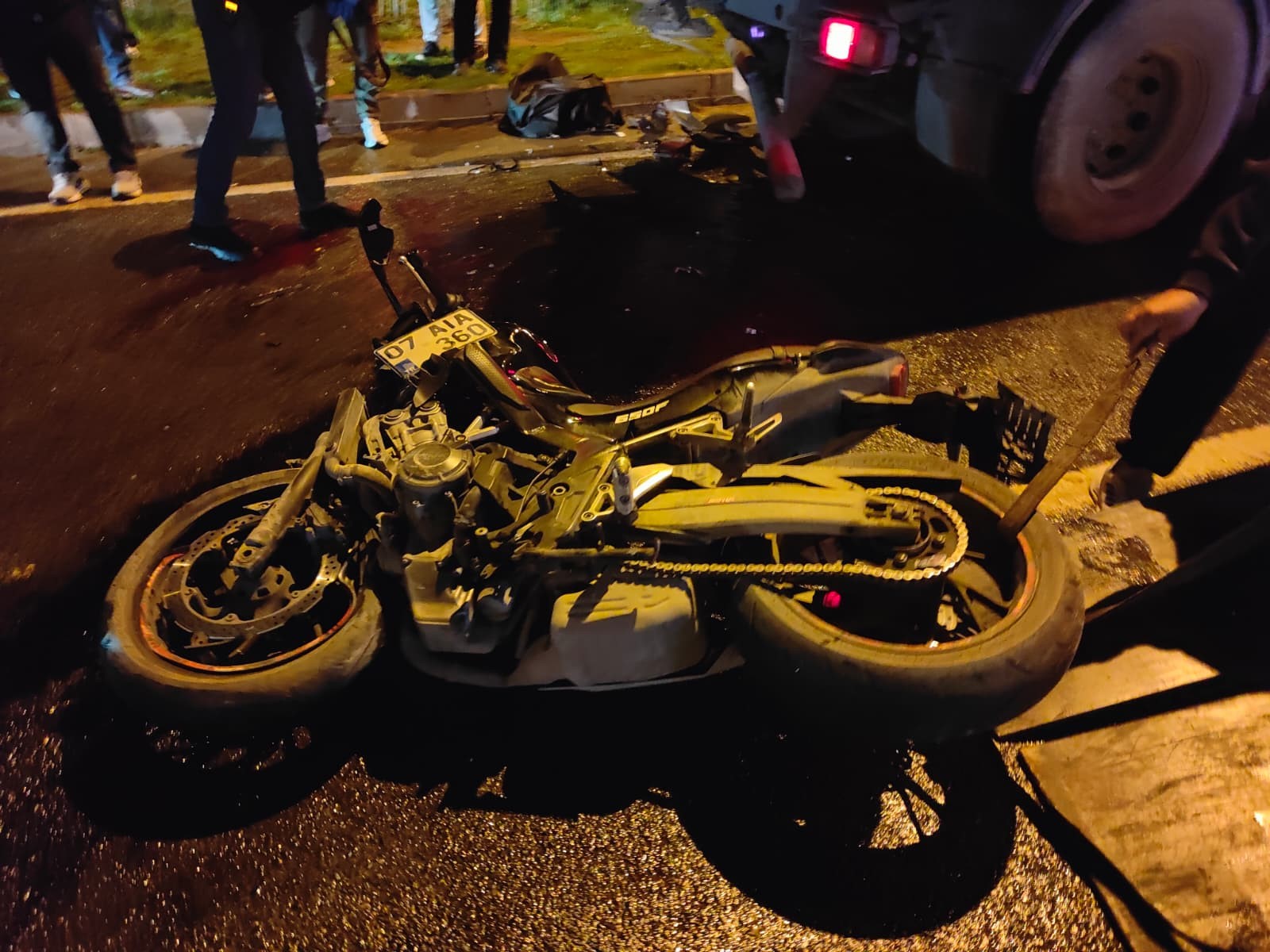 Hiz Tutkusu Faciaya Donustu Genc Surucu Can Verdi (3)