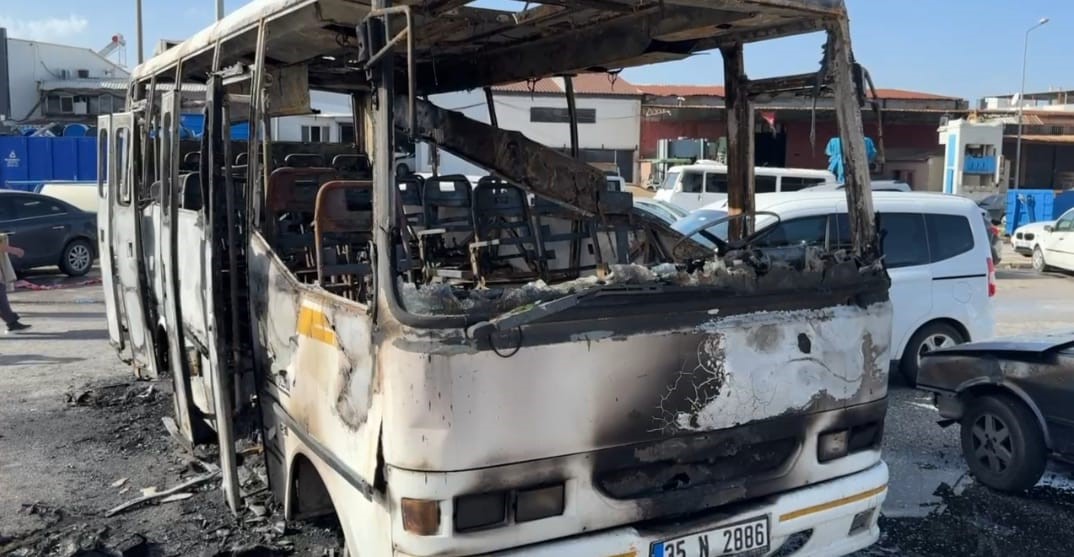 Hurda Minibüste Dehşet 16 Yaşındaki Genç Yanarak Böyle Can Verdi (3)