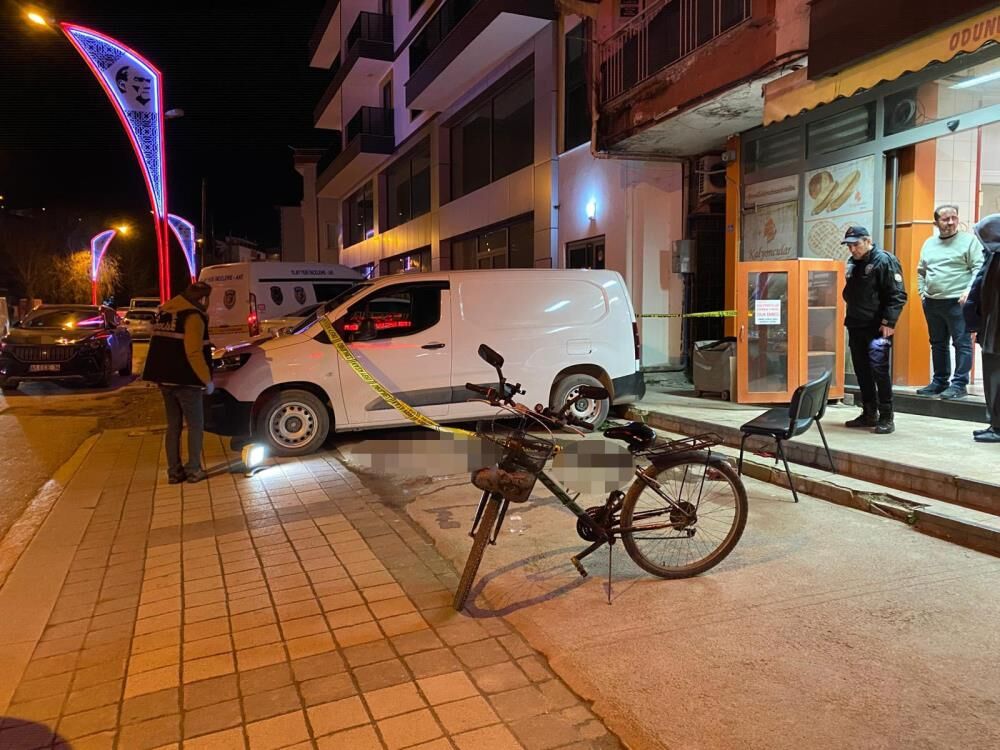 Iftar Icin Pide Kuyrugunda Bekliyordu Silahli Saldiriya Ugradi Kanlar Icinde Yerde Kaldi (2)