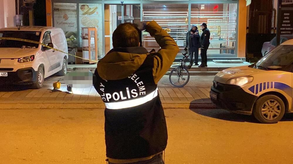 Iftar Icin Pide Kuyrugunda Bekliyordu Silahli Saldiriya Ugradi Kanlar Icinde Yerde Kaldi (3)