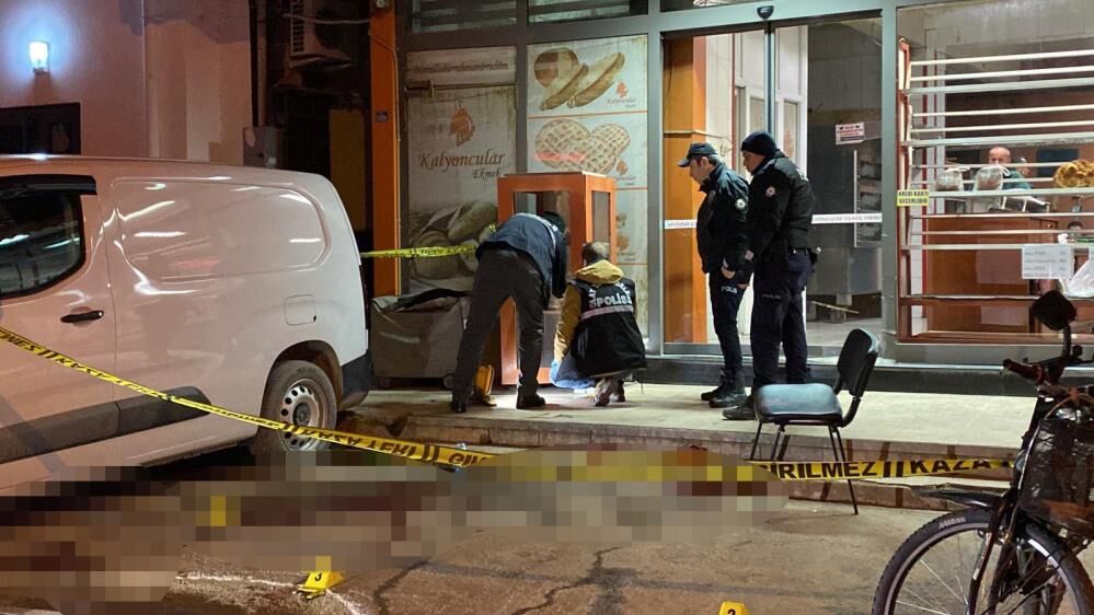 Iftar Icin Pide Kuyrugunda Bekliyordu Silahli Saldiriya Ugradi Kanlar Icinde Yerde Kaldi (4)