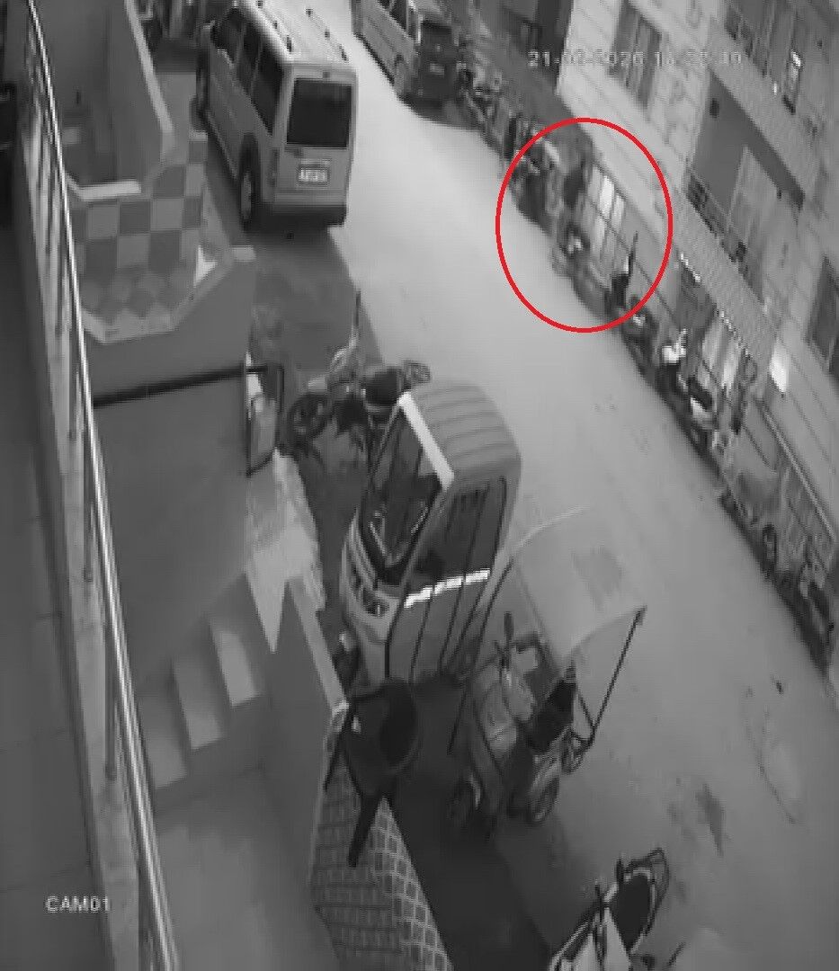 Iftar Saatinde Piskin Hirsizlik Park Halindeki Motosikleti Rahat Tavirlarla Calip Gitti (3)