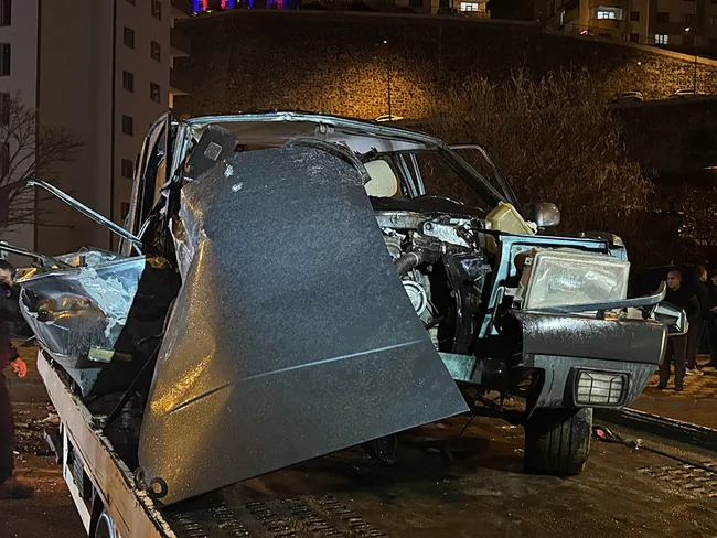 Iftara Dakikalar Kala Can Pazari Iki Otomobil Kafa Kafaya Carpisti 1 Olu 3 Yarali (1)-1