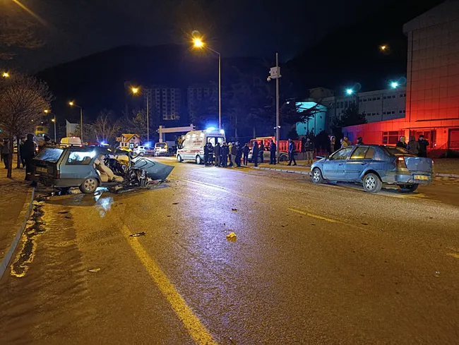 Iftara Dakikalar Kala Can Pazari Iki Otomobil Kafa Kafaya Carpisti 1 Olu 3 Yarali (2)